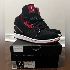 Jordan 1 Flight 2 BG / Black-white-red Size 7Y